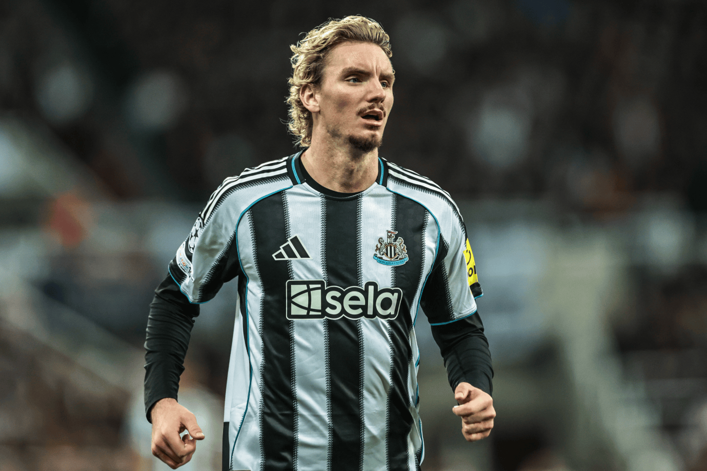 faker赛后忍不住笑了 faker赛后忍不住笑了